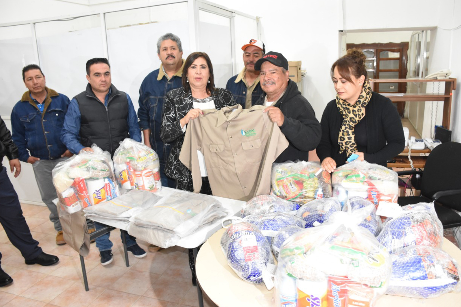 Sapal. El Ayuntamiento de Lerdo realizó la entrega de apoyos, prestaciones y uniformes al personal sindicalizado del Sapal.