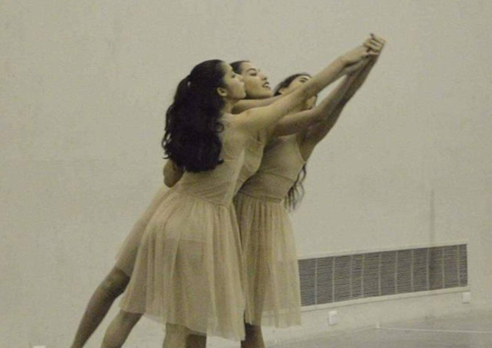 Además. La escuela ofrecerá una función de titulación de Bailarines Licenciados en Danza Contemporánea. (CORTESÍA)