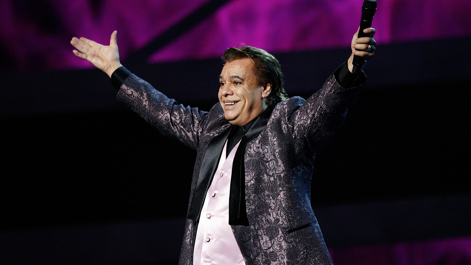 Posibilidad. El manager de Juan Gabriel ha promocionado la posibilidad de que el cantante 'esté vivo' y 'resucité' hoy. (ESPECIAL)