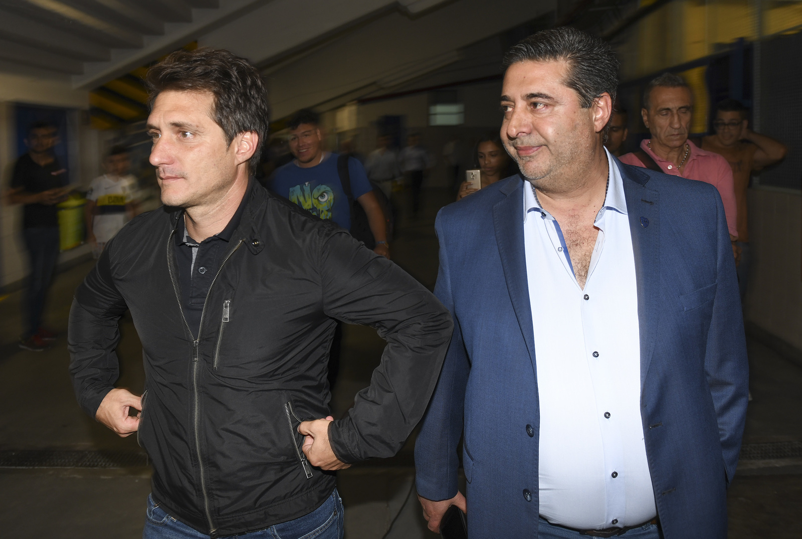 Guillermo Barros Schelotto (i), ahora exdirector técnico del Boca Juniors, y Daniel Angelici, presidente del club, durante la conferencia de anuncio de la desvinculacion de Boca Juniors.