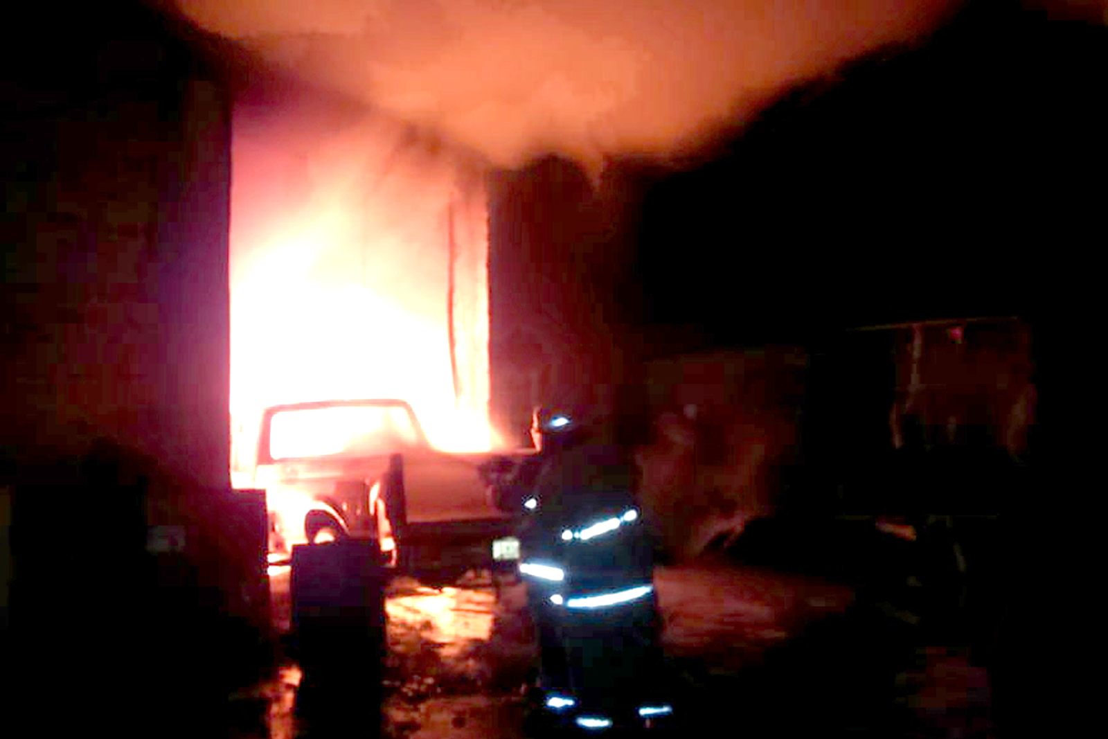 Incendio. Fuego termina con una recicladora de plástico y daña 3 unidades en Gómez Palacio. (EL SIGLO DE TORREÓN)
