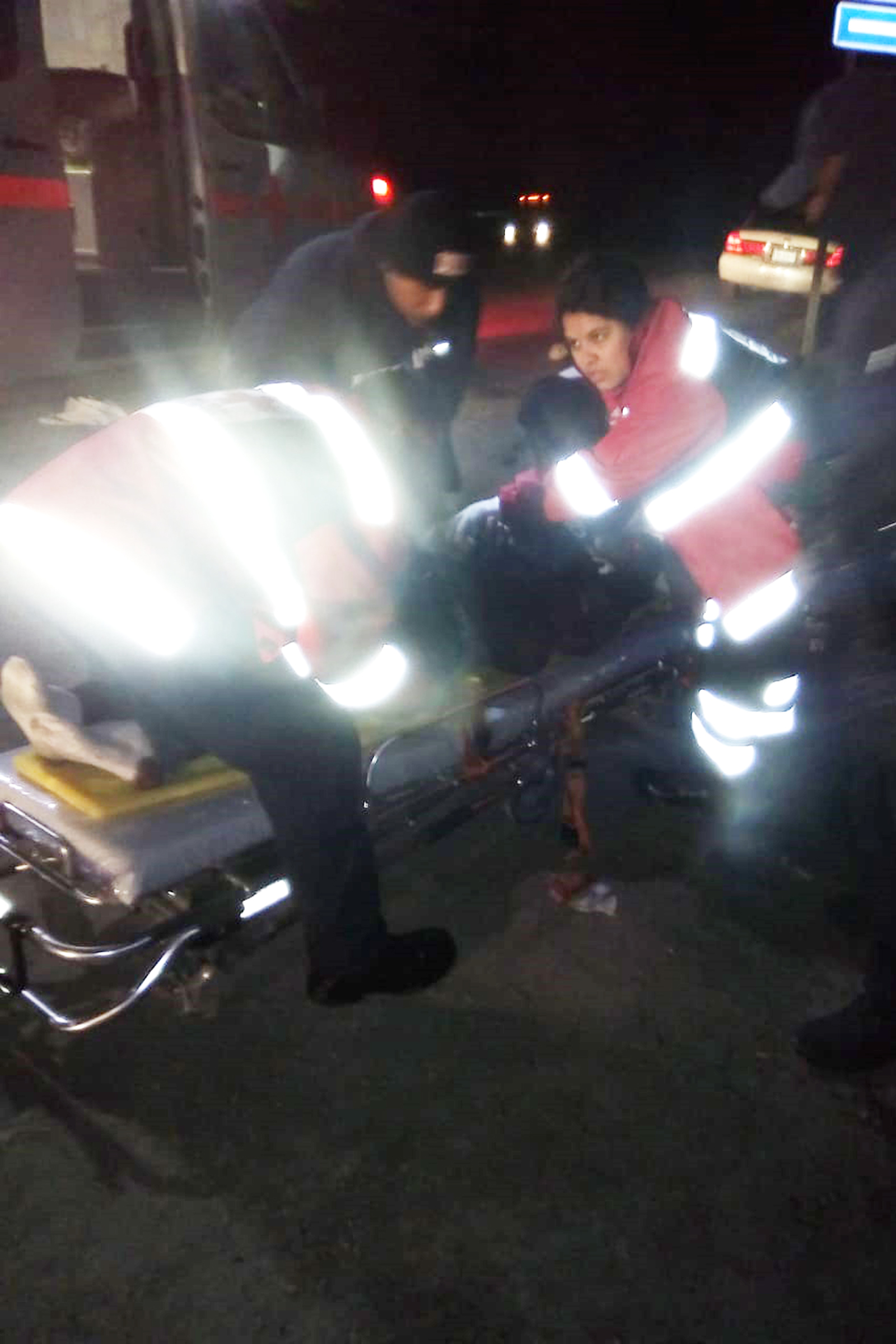 Percance. El motociclista fue impactado por una camioneta F-150 en la carretera Gómez Palacio-Jiménez.