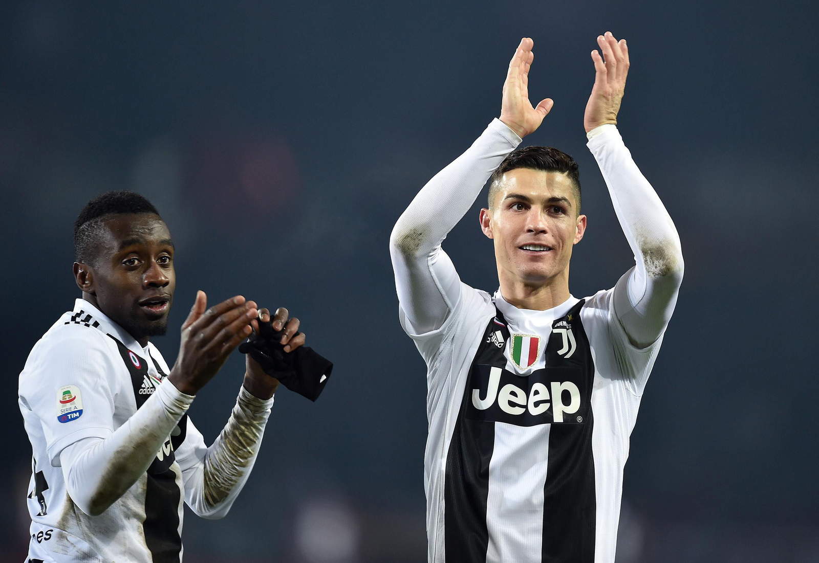 Cristiano Ronaldo festeja junto a Blaise Matuidi tras llevarse la victoria en el clásico de Turín ante el Torino.