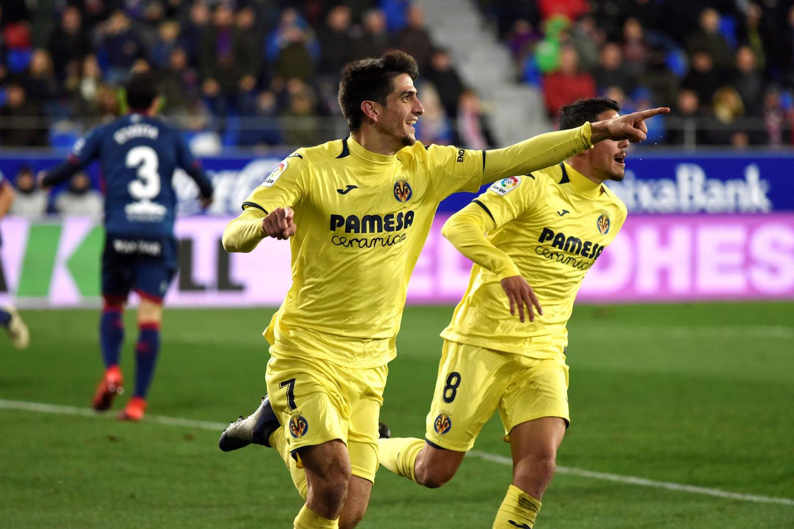 Gerard Moreno festeja su gol ante Huesca que ponía el 2-1 provisional del partido.