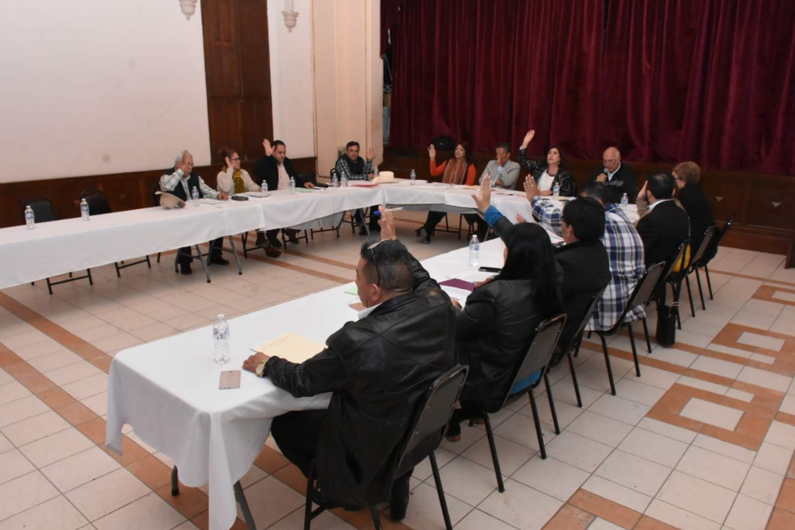 En la última sesión de Cabildo celebrada la semana pasada se autorizaron por unanimidad eximirse de sesionar la semana 51 y la semana 52 de este año.
