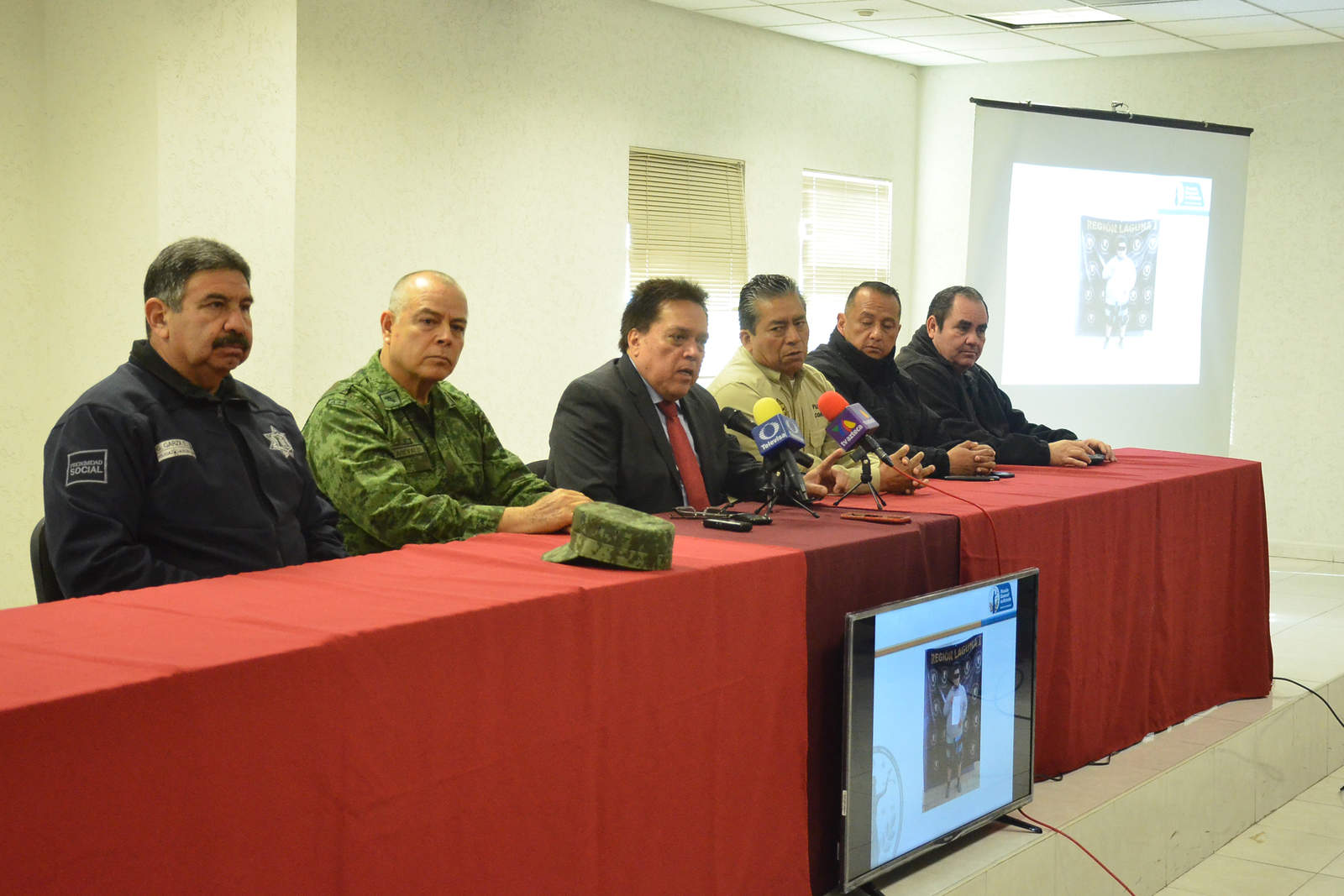 El fiscal general informó avances en el caso del robo de cinco vehículos de agencia. (FERNANDO COMPEÁN)