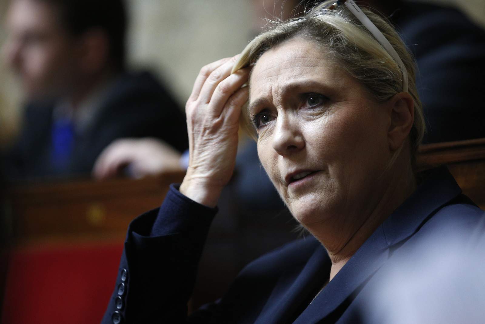 Marine Le Pen ganaría al actual presidente Emmanuel Macron. (AP)