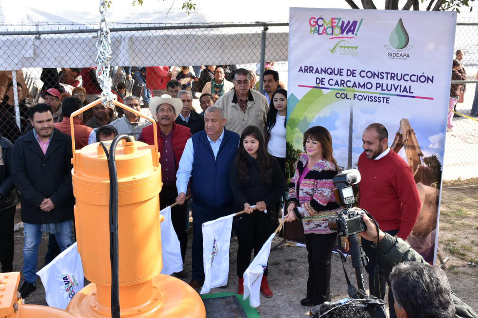 Mejoras. Leticia Herrera Ale, alcaldesa de Gómez Palacio, inició la fase de equipamiento del cárcamo pluvial. (CORTESÍA)