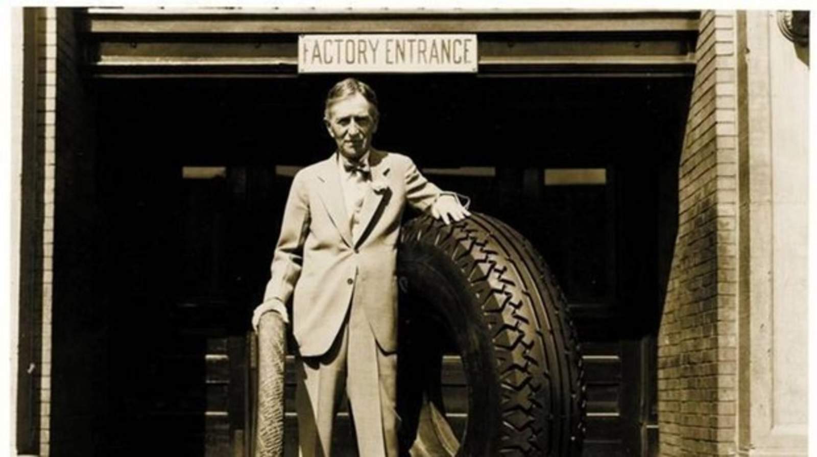 Firestone es reconocido por ser el pionero en la fabricación de neumáticos y por crear la empresa que lleva su nombre. (ESPECIAL)