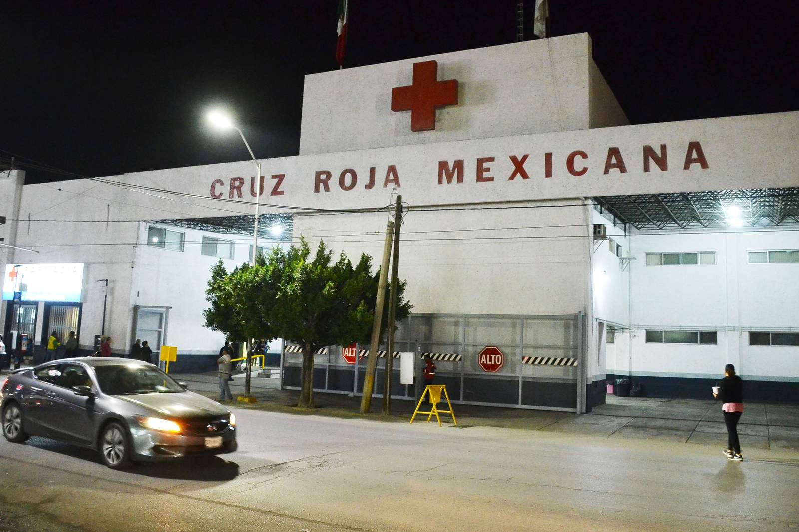En minutos localizaron a las personas lesionadas en el hospital de la Cruz Roja de Torreón, se trataba de un menor de 16 años de edad y otro más de 15 años. (ARCHIVO) 