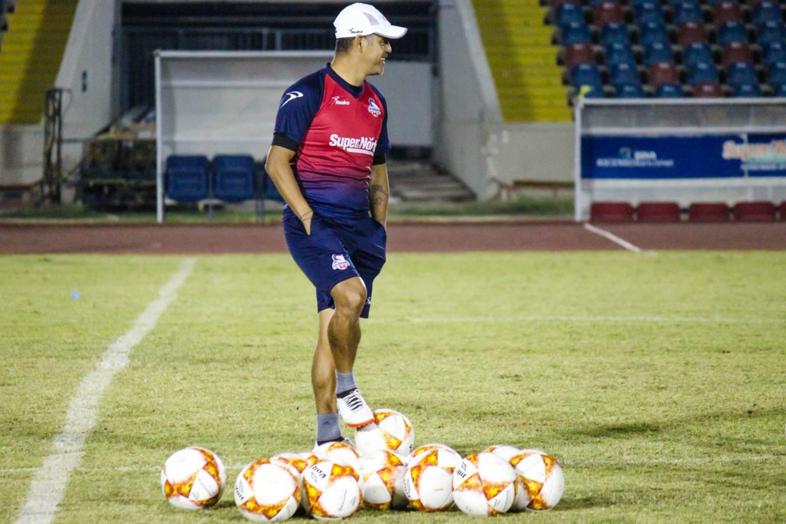 Altamirano hizo un buen trabajo como técnico de Cimarrones y ahora será asistente en la selección de Costa Rica.