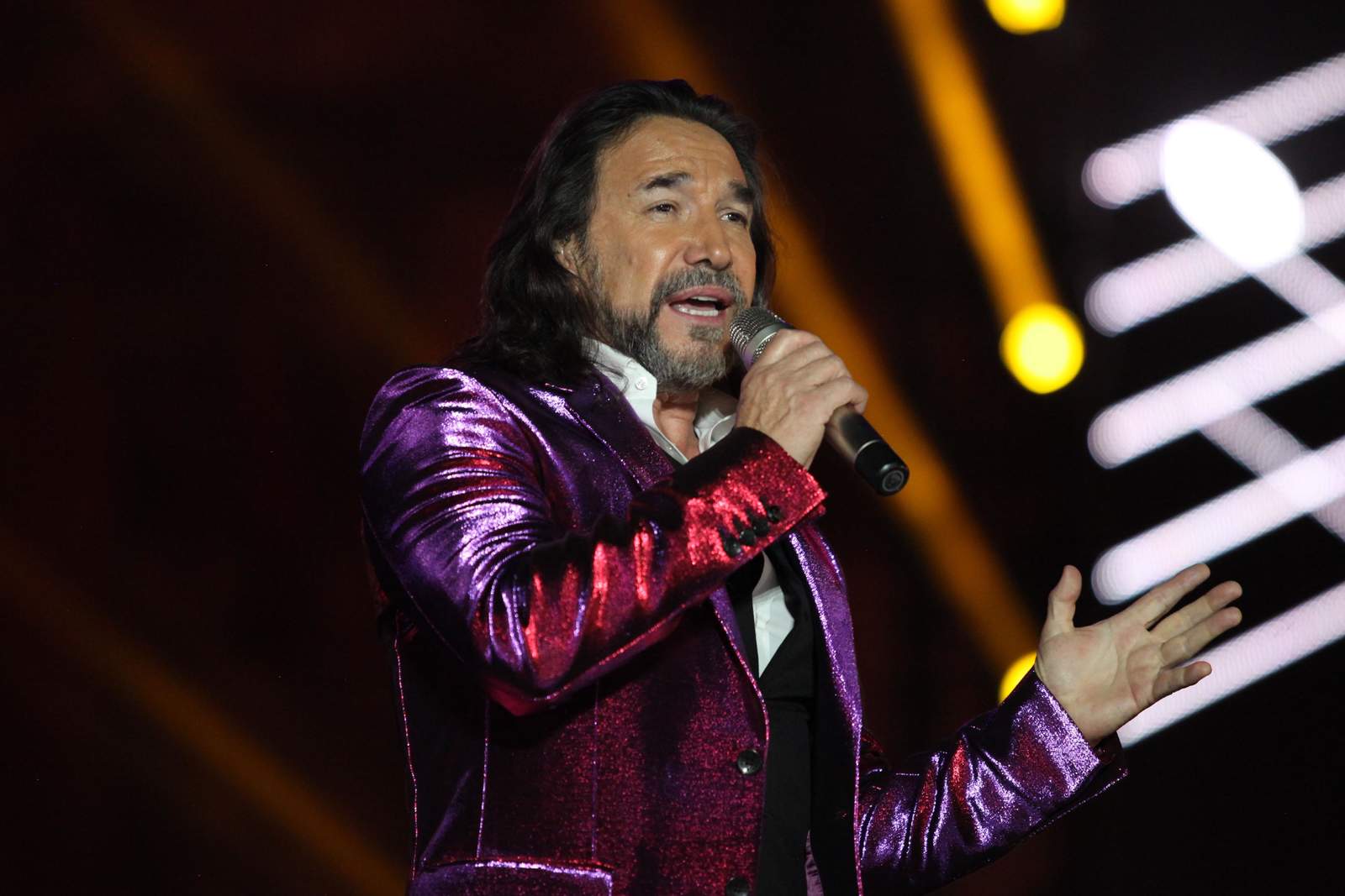 Por medio de una entrevista las hijas de Marco Antonio Solís dijeron que su papá se encuentra en el hospital luego de sufrir un percance. (ARCHIVO) 