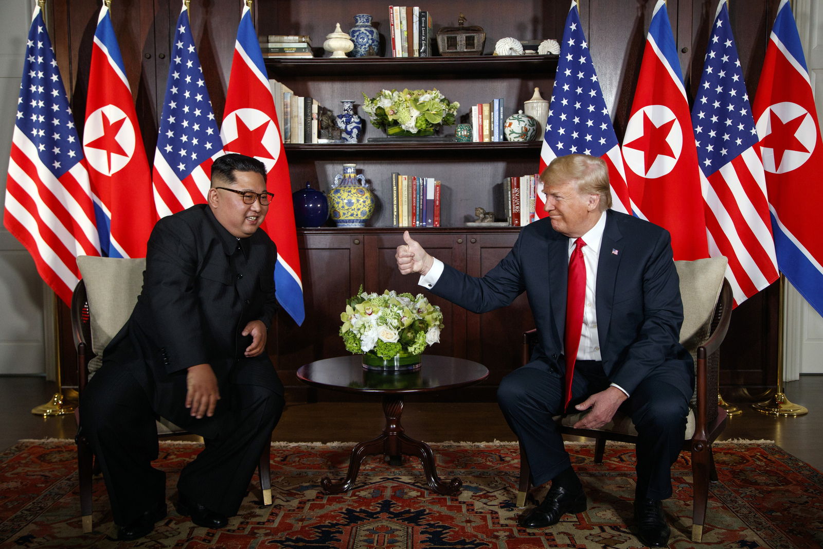 Reunión. Kim Jong-un y Trump podrían reunirse nuevamente el próximo año para tratar el tema nuclear. (AP)