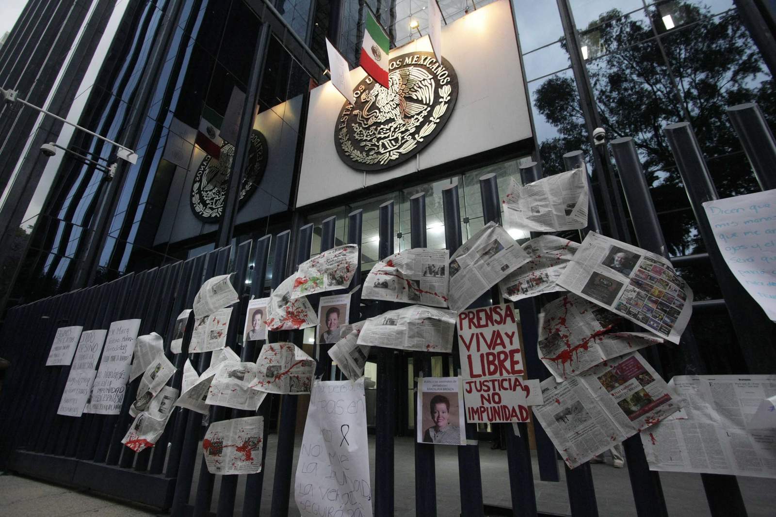La Comisión Nacional de Derechos Humanos (CNDH) solicitó medidas cautelares al gobierno de Tamaulipas para proteger a los periodistas del periódico Expreso, luego de encontrar una cabeza humana en las cercanías de la sede del diario. (ARCHIVO)
