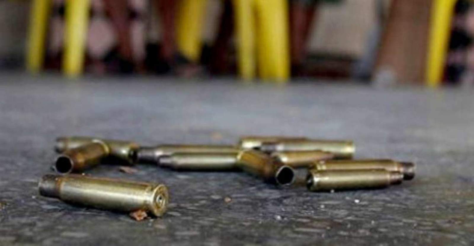 Según el reporte, los peritos en Criminalística de la Fiscalía General del Estado recopilaron sobre la calle Fráncico Javier Mina, un total de 15 casquillos percutidos, presuntamente de dos armas de fuego de diversos calibres. (ARCHIVO)