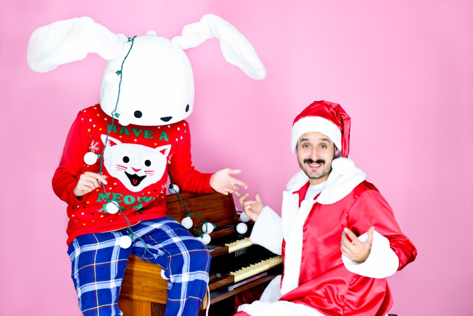 Para las fiestas. Cadereira y Def Rabbit han lanzado una canción para celebrar la Navidad.