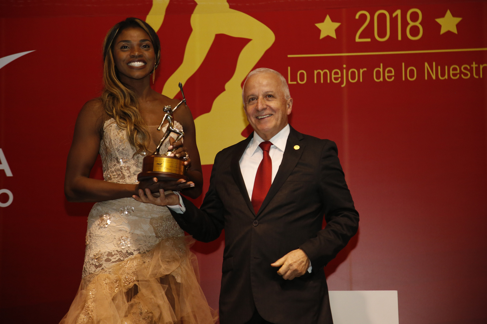 Caterine Ibargüen Mena fue elegida como la mejor deportista de 2018 y se hizo acreedora al Altius de Oro, del Comité Olímpico Colombiano en la modalidad de deportes incluidos en el programa de los Juegos Olímpicos.