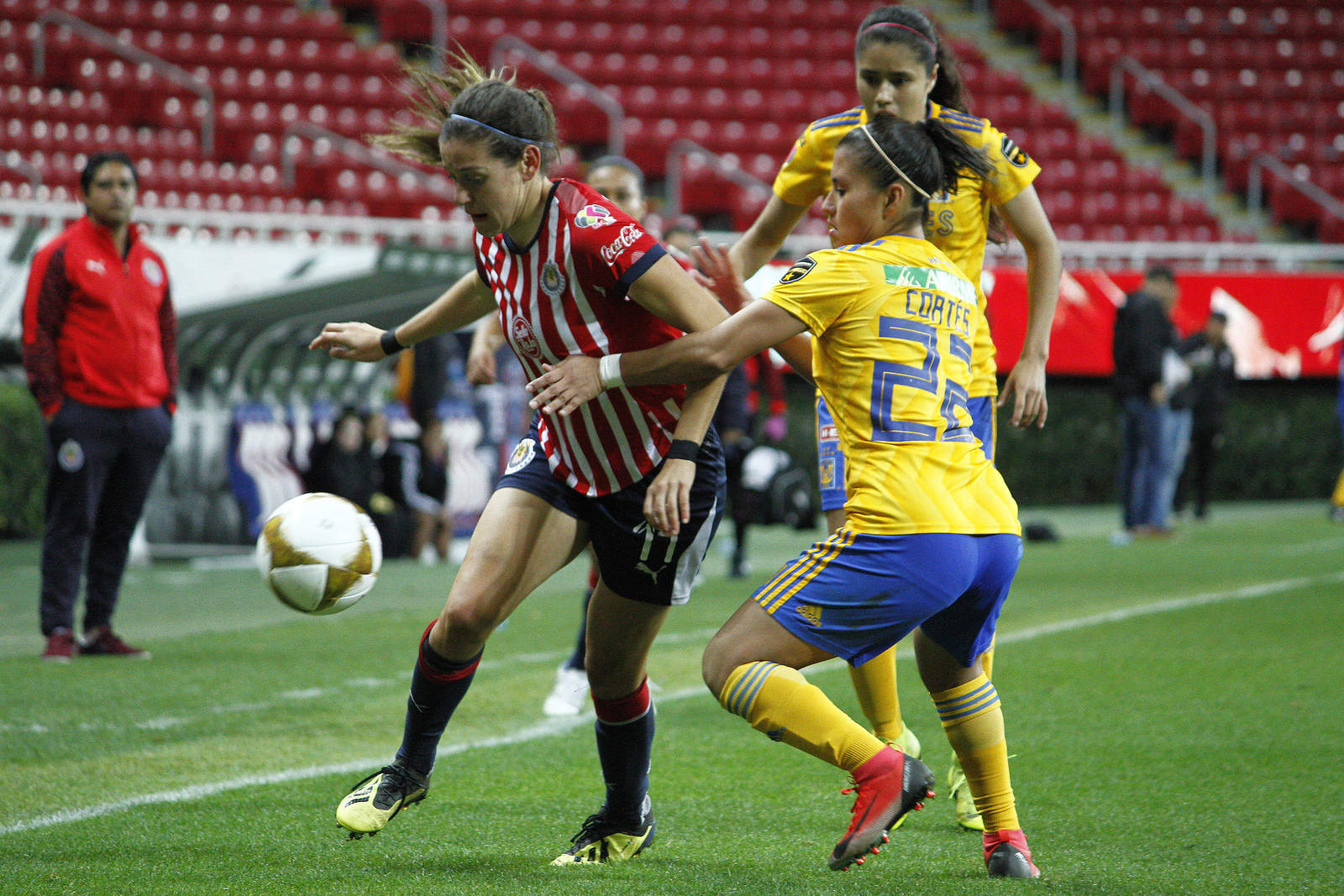 Norma Palafox, del Chivas, durante un duelo ante Tigres de la Liga MX Femenil. (Jam Media)