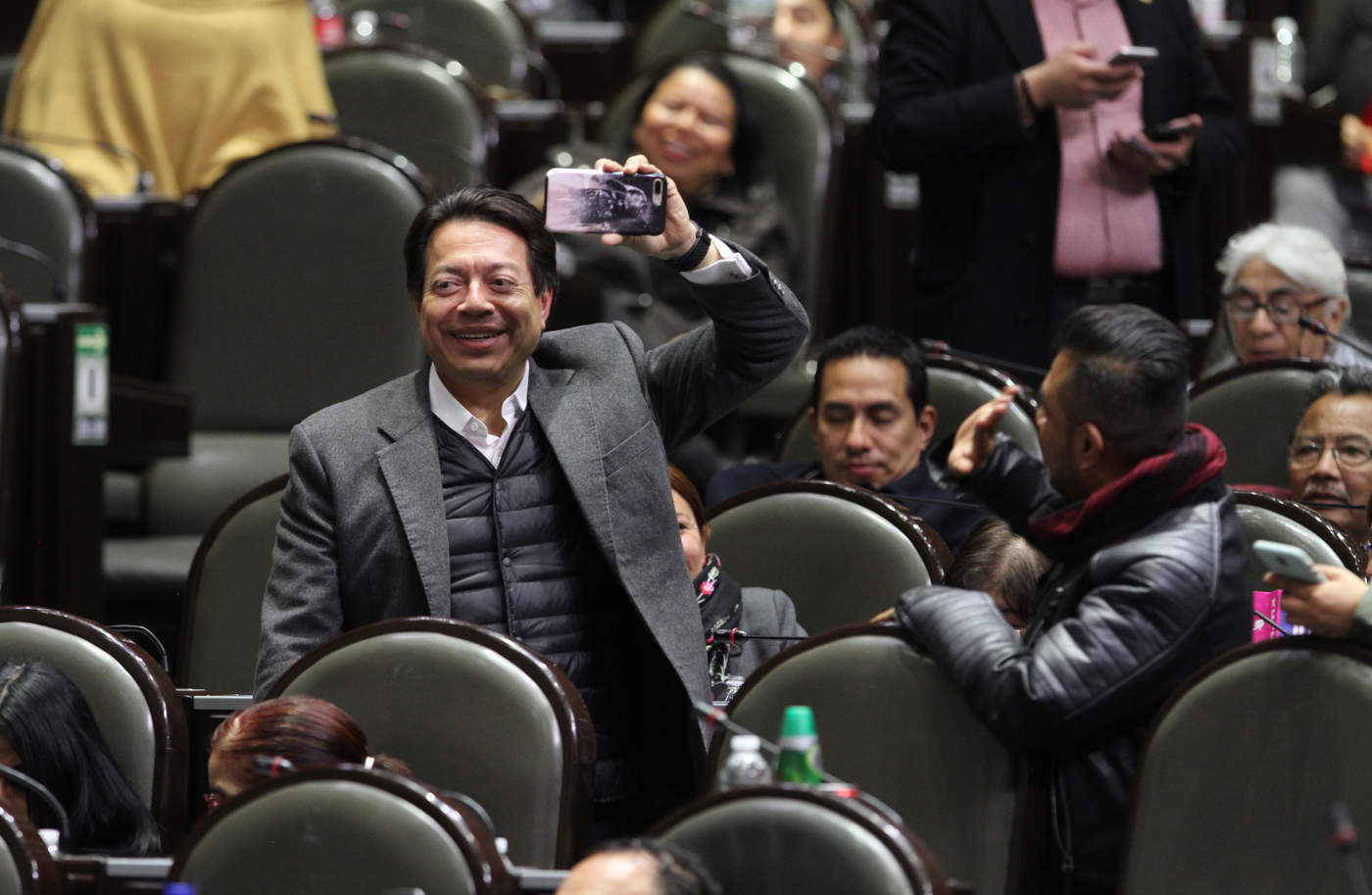 Al concluir el primer periodo de sesiones de la actual legislatura, el coordinador de los diputados de Morena, Mario Delgado Carrillo, aseguró que en la aprobación del Presupuesto de Egresos de la Federación (PEF) 2019 se escucharon y atendieron las necesidades de todos los mexicanos. (NOTIMEX)