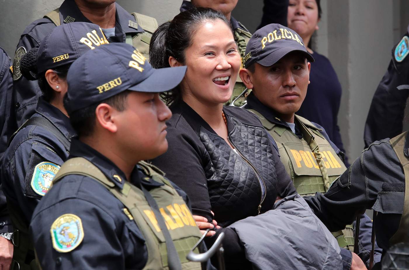 'La prisión es realmente dura, sobre todo por la separación y ausencia de los que más amamos', apuntó en el texto Fujimori, quien permanece en prisión desde noviembre último. (ARCHIVO)