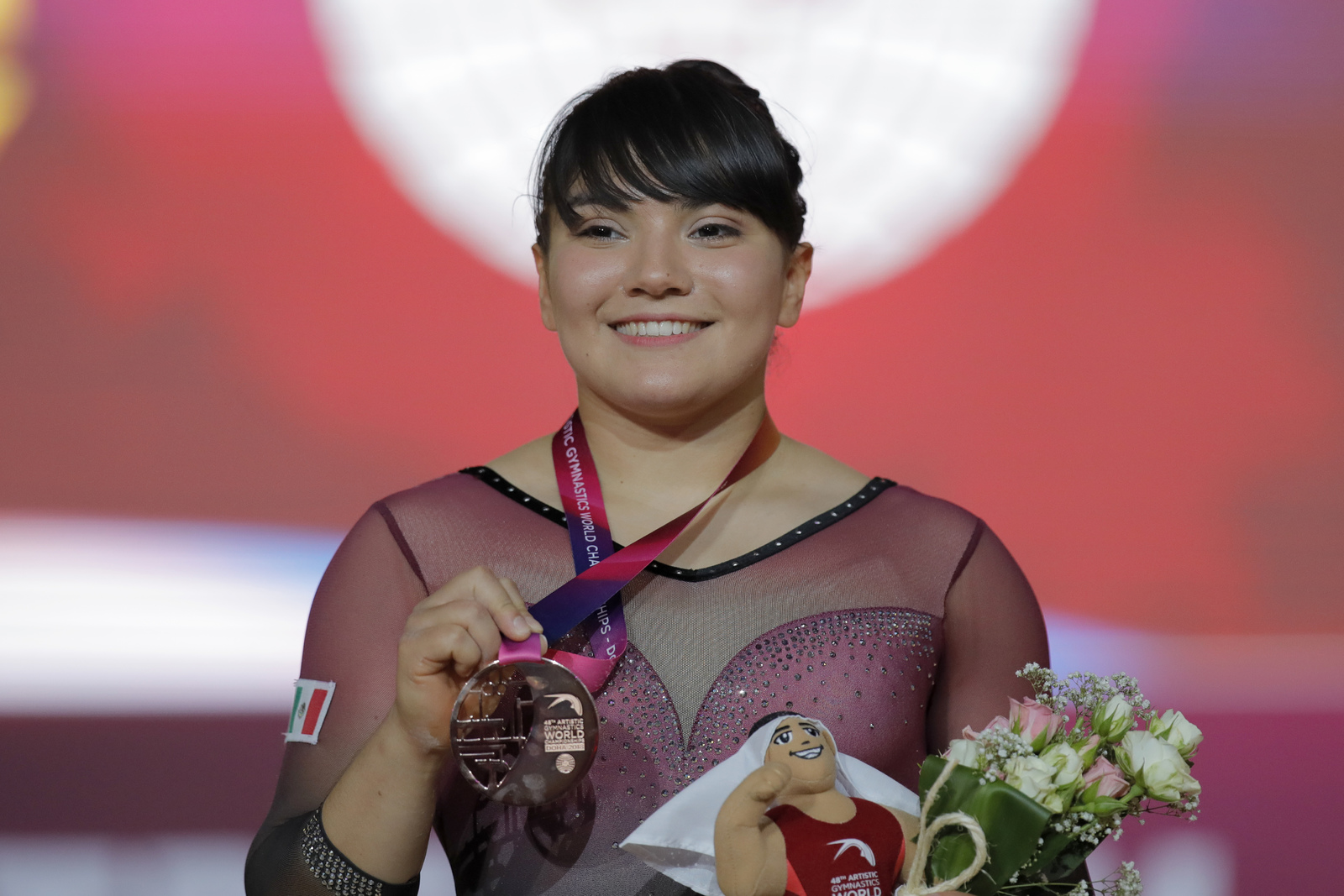 La gimnasta Alexa Moreno protagonizó un histórico momento para su disciplina en México tras subir al podio en un Mundial.