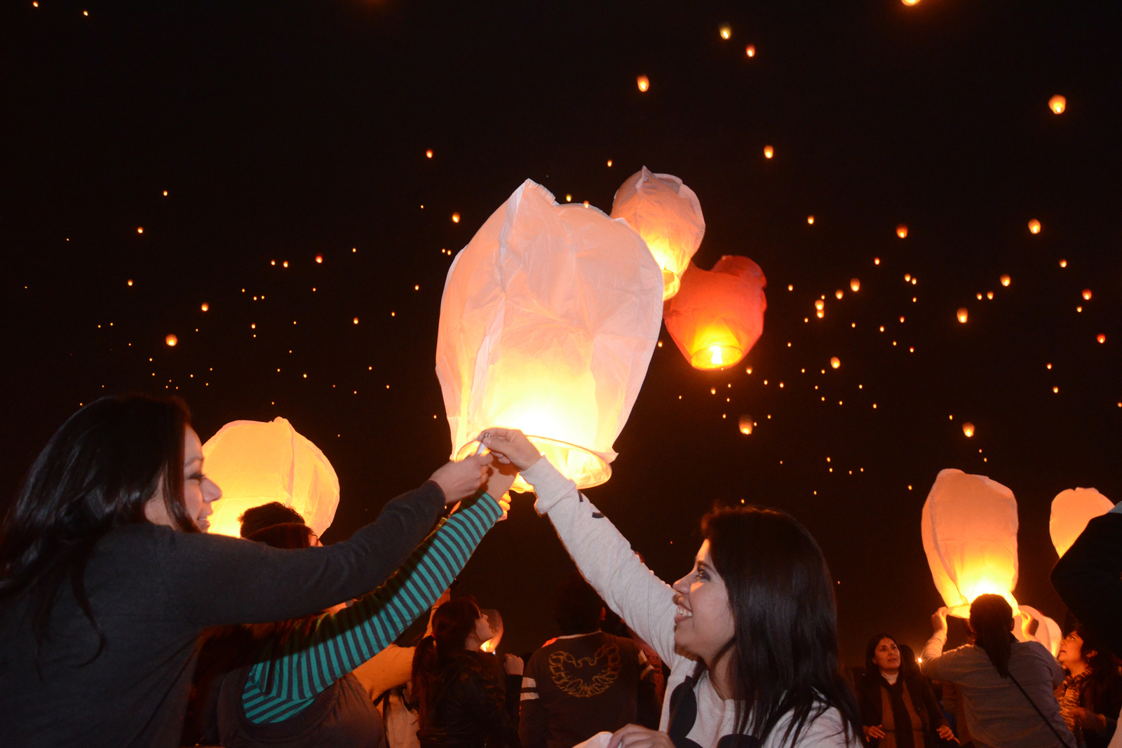 Llamado. Piden no utilizar durante las fiestas los llamados globos de Cantoya o pirotecnia. (EL SIGLO DE TORREÓN)