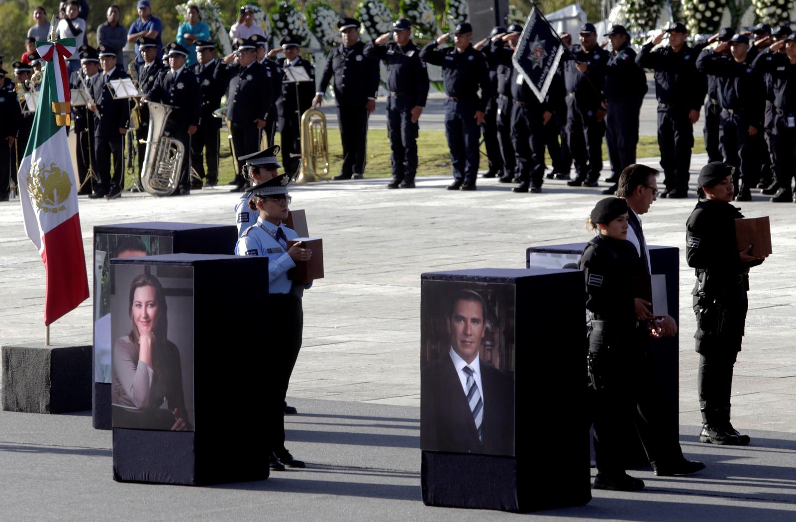 Funeral. Vista general del homenaje a la gobernadora Martha Érika Alonso y a su esposo y senador Rafael Moreno Valle. (EFE)