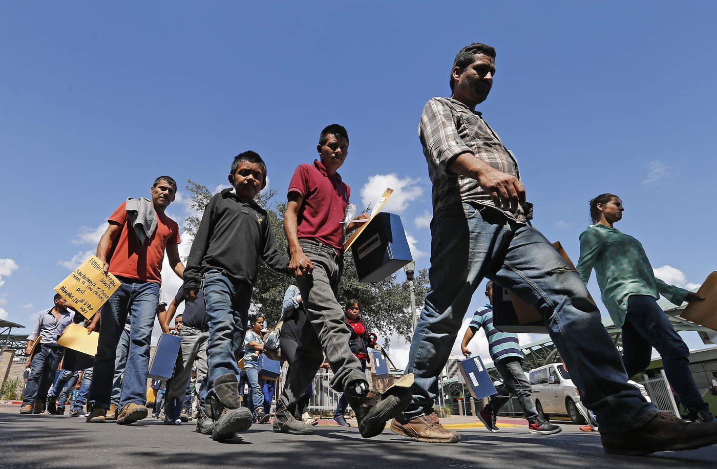 La ICE alcanzó los límites de tiempo que puede detener a las familias migrantes. (ARCHIVO)