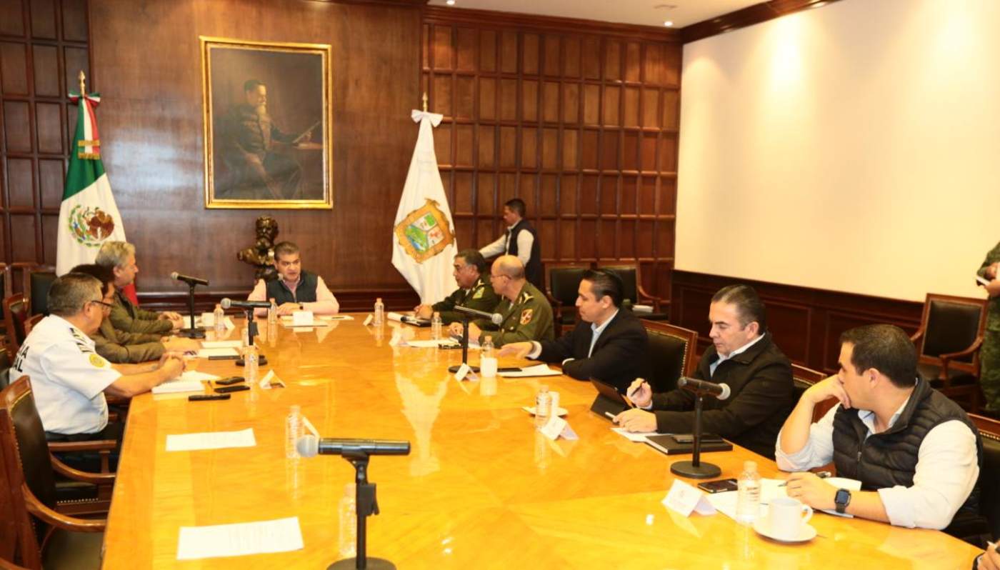 Tras encabezar la reunión del Grupo de Coordinación Operativa Coahuila (GCO), en Saltillo, el gobernador informó que se examinó la presencia de las fuerzas de seguridad en los 38 municipios y las cinco regiones de Coahuila. (ESPECIAL)
