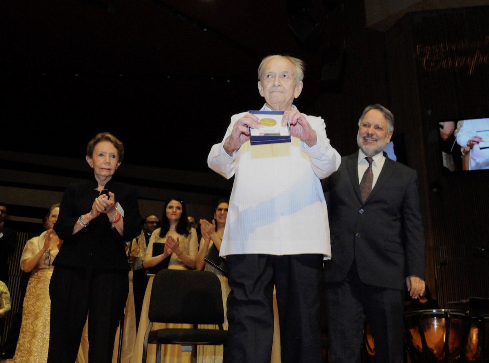 Legado. El mexicano Jorge Medina Leal, quien falleció a los 82 añ0s, recibió este año la Medalla 'Luis Sandi' del Instituto Nacional de Bellas Artes, al Mérito Coral. (CORTESÍA)