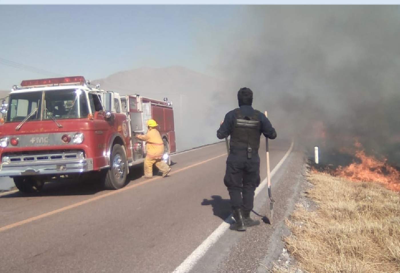 El fuego se generó a la altura del kilómetro 19 de la carretera a Mapimí, donde ocho hectáreas se vieron afectadas. (ESPECIAL)