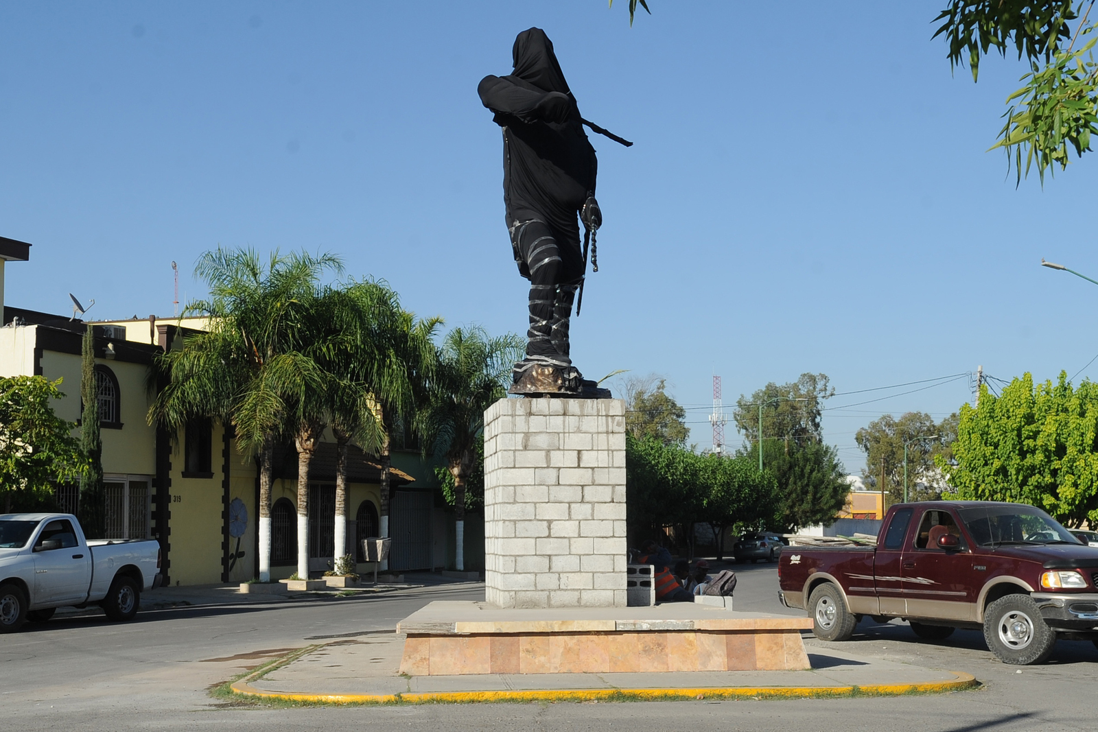 Sin nombre. No le han vuelto a colocar las placas al monumento de Guadalupe Victoria. (EL SIGLO DE TORREÓN) 