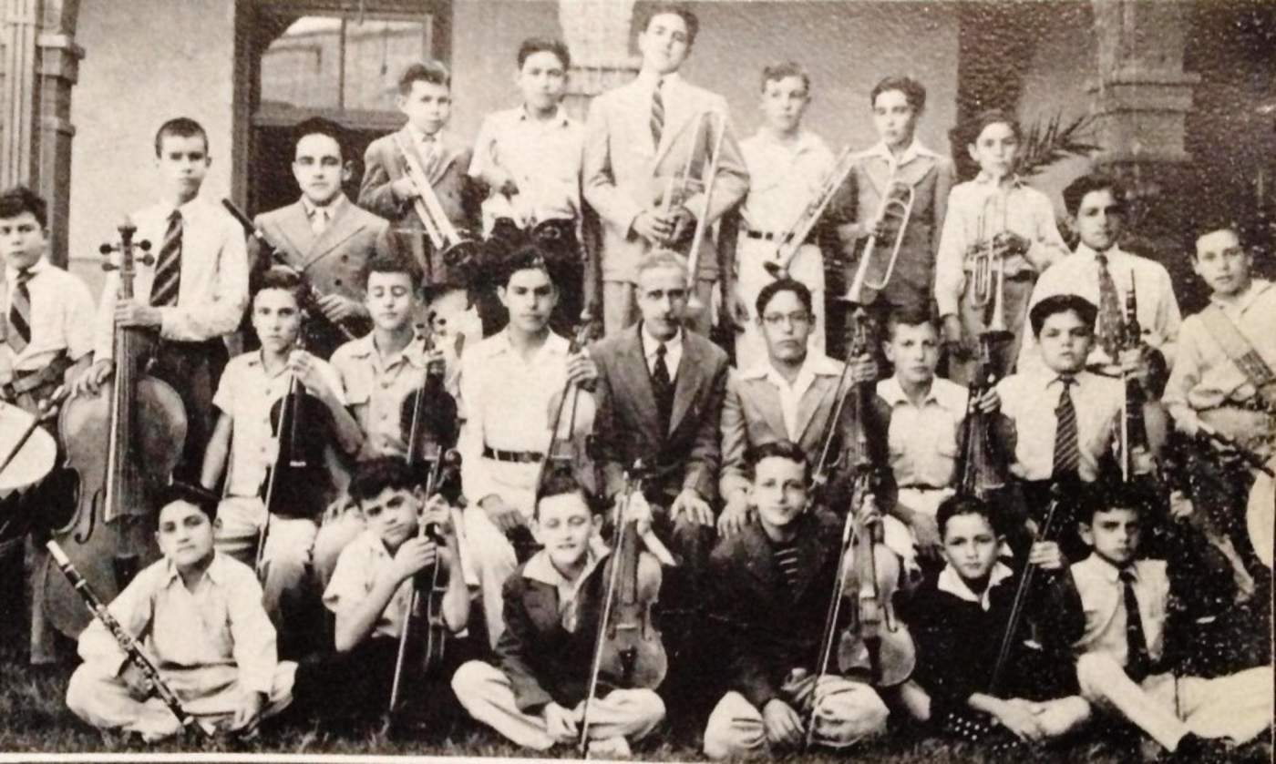 Primera orquesta creada por su director maestro Manuel Serrano.