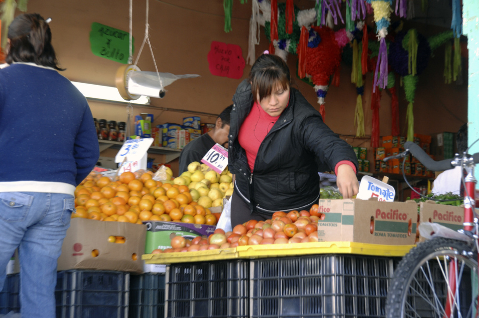 Cooperan.Las familias mexicanas han optado en compartir los gastos de las fiestas navideñas para no quebrar sus finanzas. (ARCHIVO)