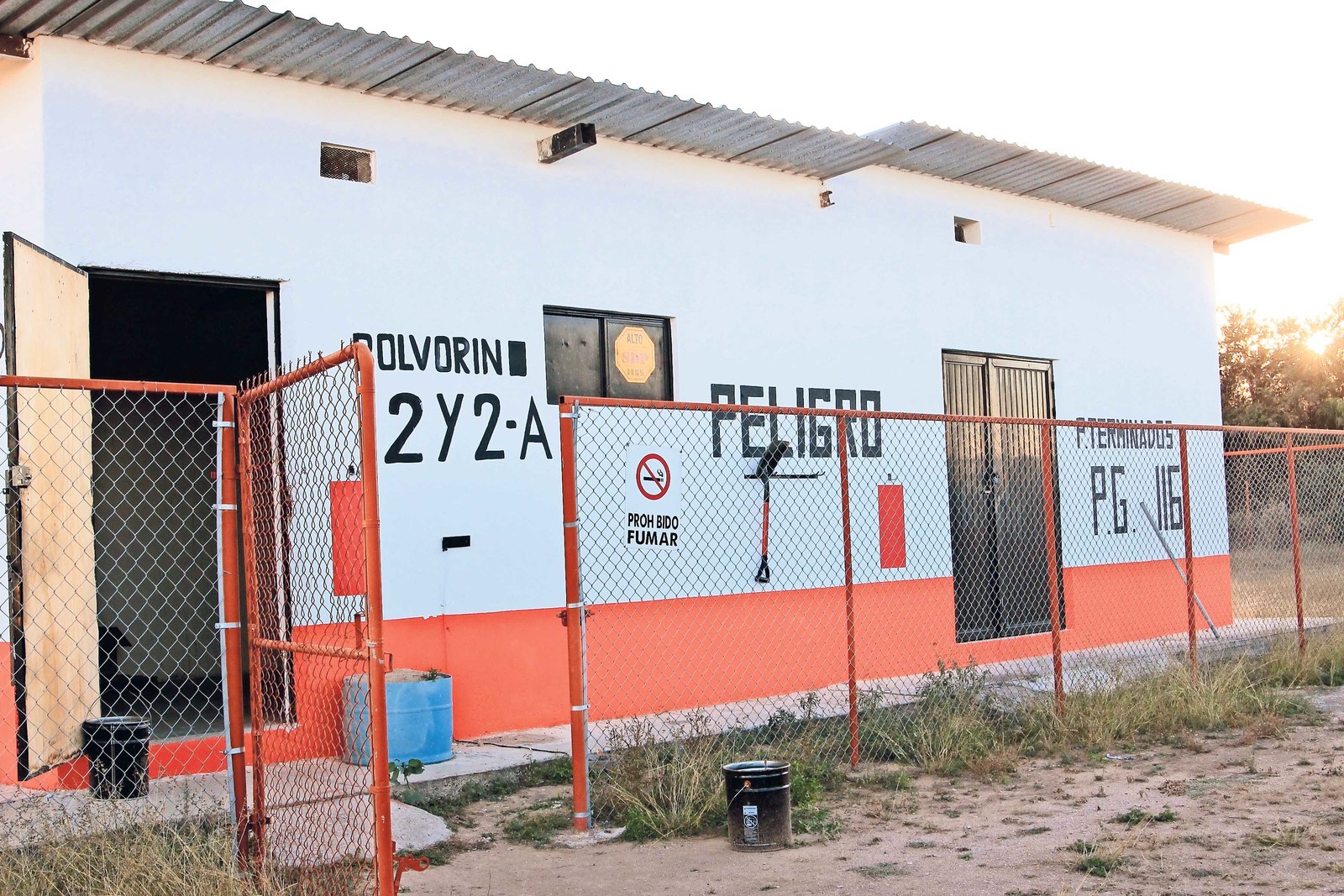 Registrados. En San Luis Potosí existen tres fabricantes de pirotecnia autorizados por la Sedena, pero a nivel estatal son 20, afirma el cohetero Juan Bautista Medina. (EL UNIVERSAL)