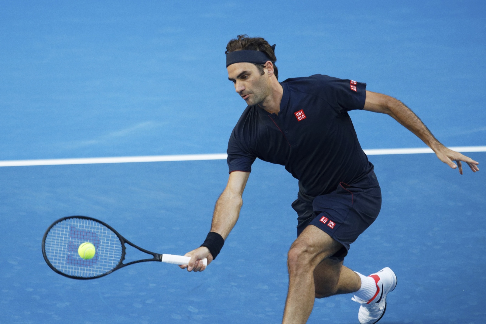 Roger Federer venció con gran facilidad 6-1, 6-1 a Cameron Norrie, y después ganó en dobles mixtos.