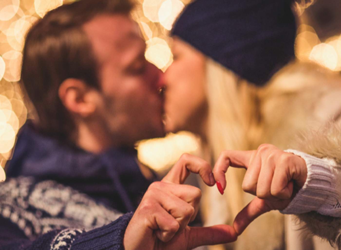 El beso a la media noche es una costumbre popular que tiene su origen en la antigüedad. (INTERNET)