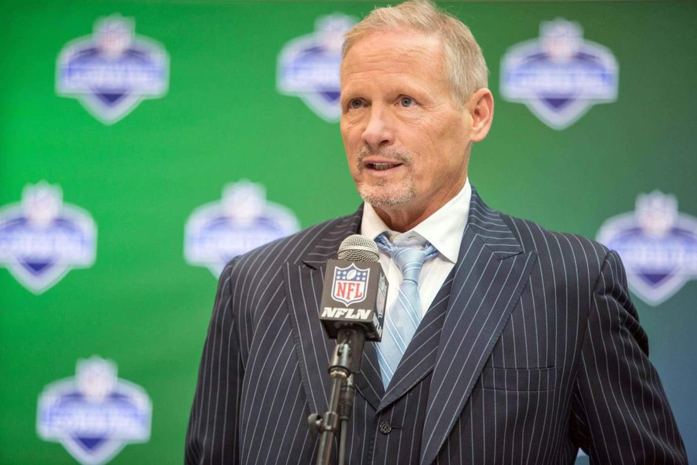 Los Raiders contrataron el lunes al experto en materia del draft de NFL Network, Mike Mayock, como su nuevo gerente general.  (ESPECIAL)