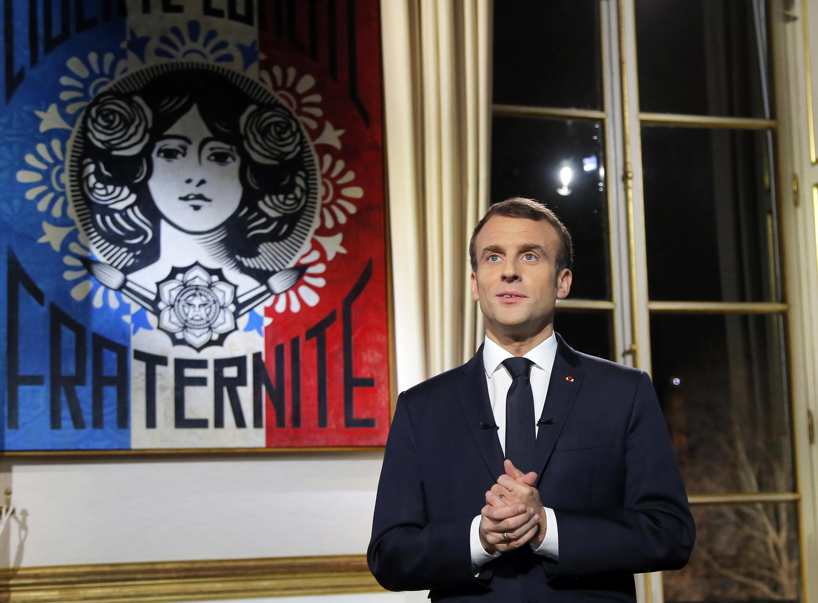 Macron regaña a 'chalecos amarillos' en mensaje