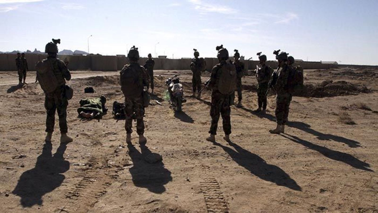 Blancos. Los talibanes capturaron dos puestos de control de las fuerzas de seguridad y sufrieron 'numerosas bajas'. (TWITTER)