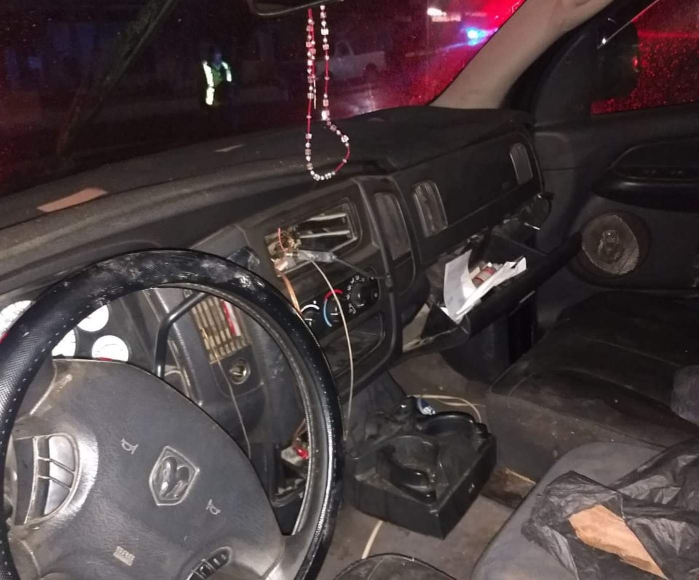 Abandona su camioneta tras chocar en Torreón