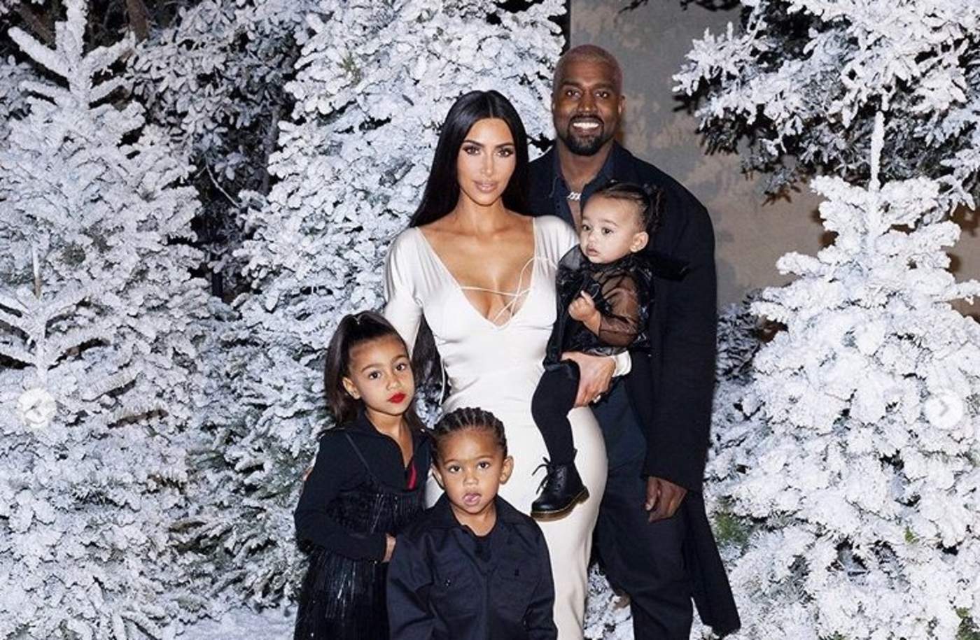 Aseguran que Kanye West y su esposa, Kim Kardashian, tendrán pronto a su cuarto hijo por medio de vientre de alquiler.  (ESPECIAL)