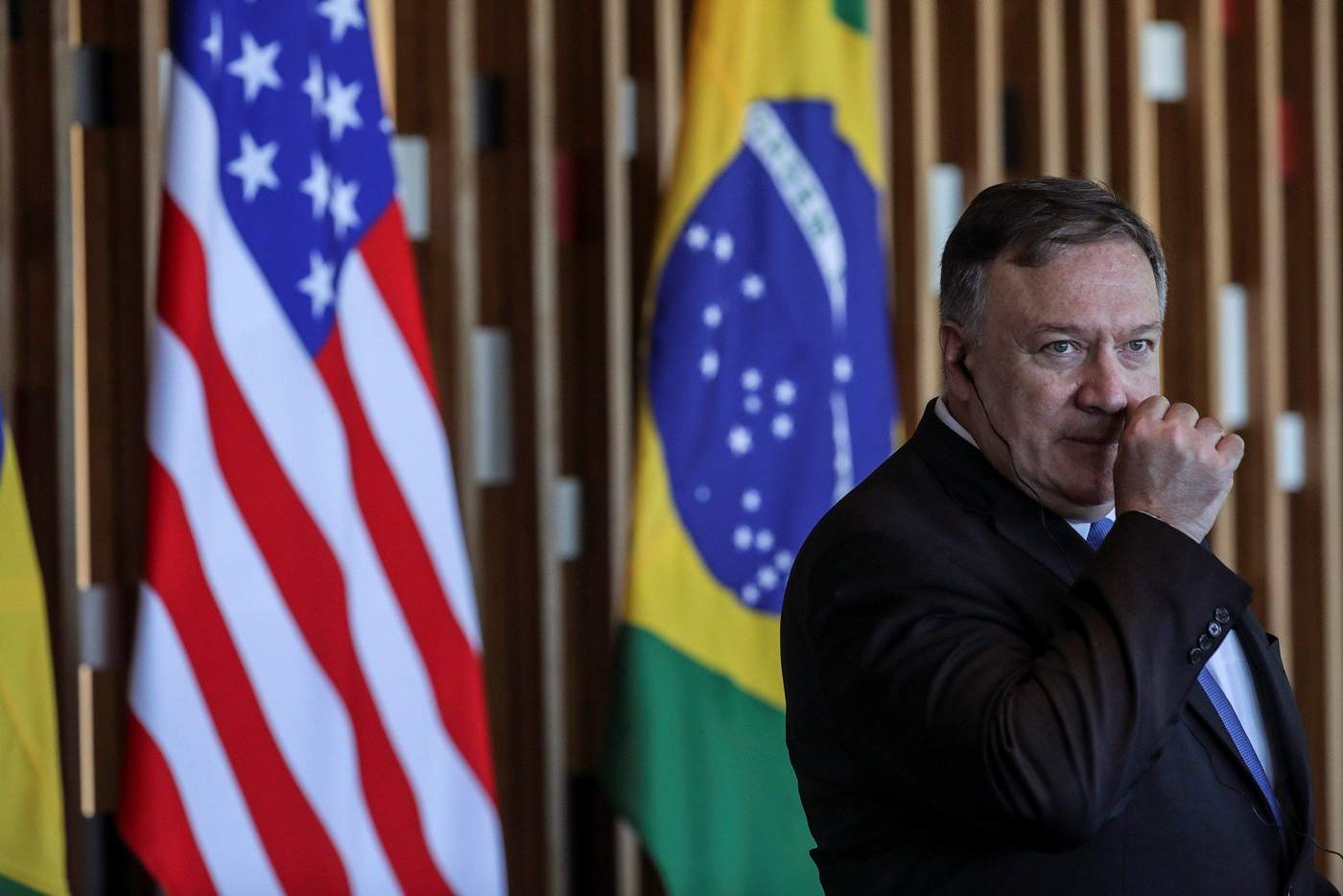 El secretario de Estado de EEUU, Mike Pompeo, durante la rueda de prensa conjunta con el canciller brasileño, Ernesto Araújo, hoy en el Ministerio de Relaciones Exteriores, en Brasilia. (EFE)