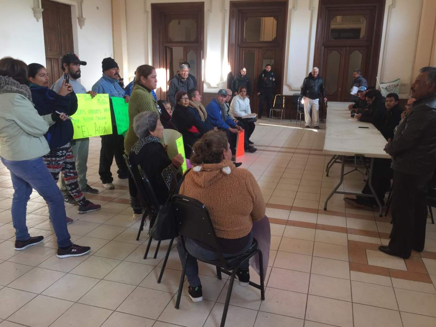 La protesta inició a las 8:00 horas en la Presidencia de Lerdo; por motivos de agenda la alcaldesa González Achem no pudo atenderlos personalmente pero sí los encargados de las áreas correspondientes. (ARCHIVO)