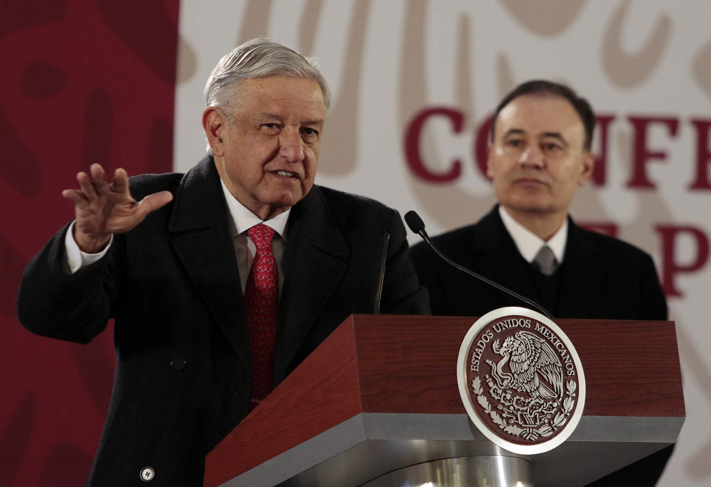 López Obrador tomó la oportunidad para hacer pública su declaración de bienes. (ARCHIVO)