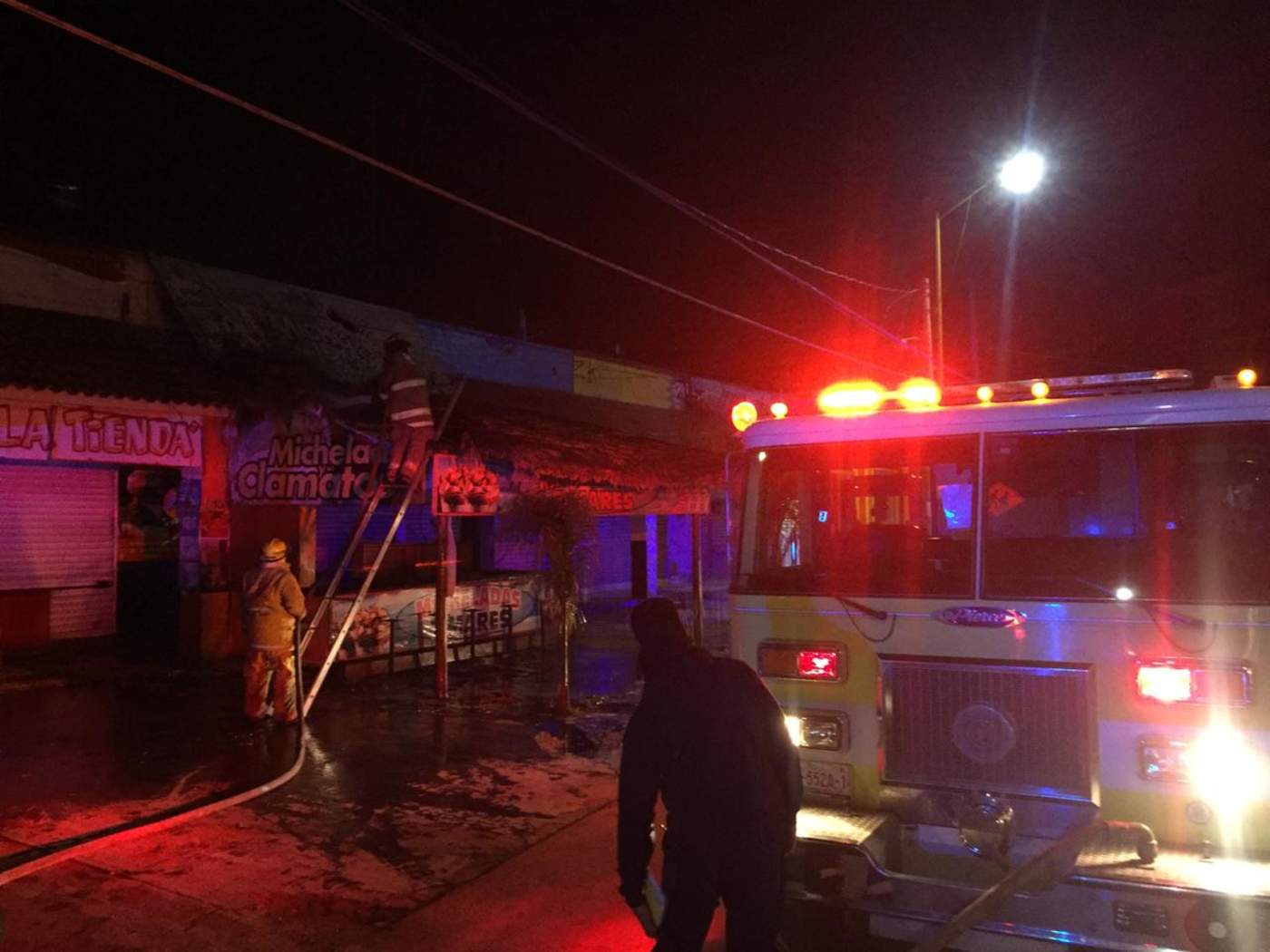 Se incendia local de bebidas en Gómez Palacio