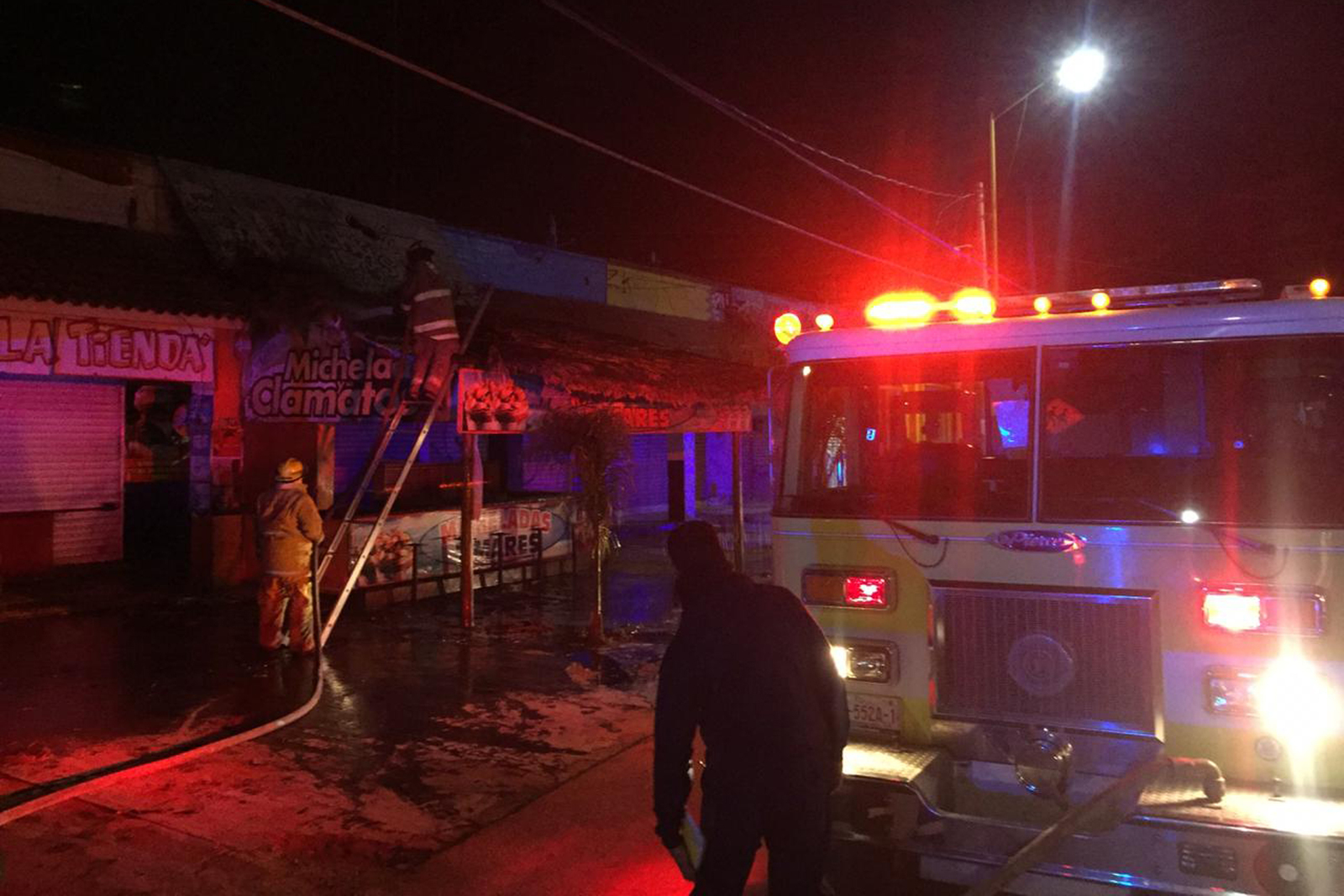Se incendia palapa de venta de bebidas en Gómez Palacio