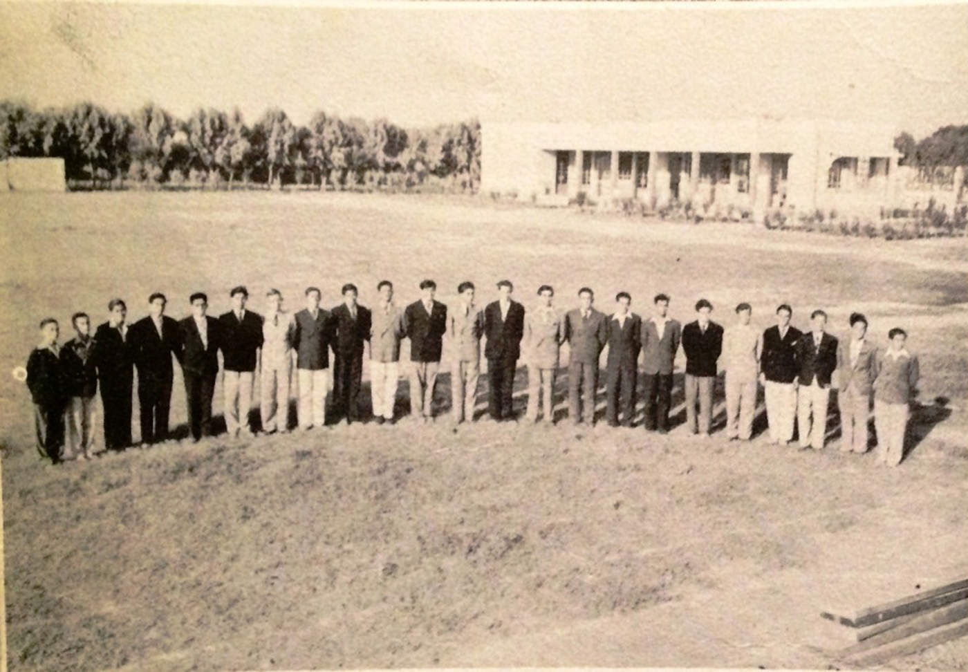 Segundo grupo de alumnos que terminaron su secundaria. 1943