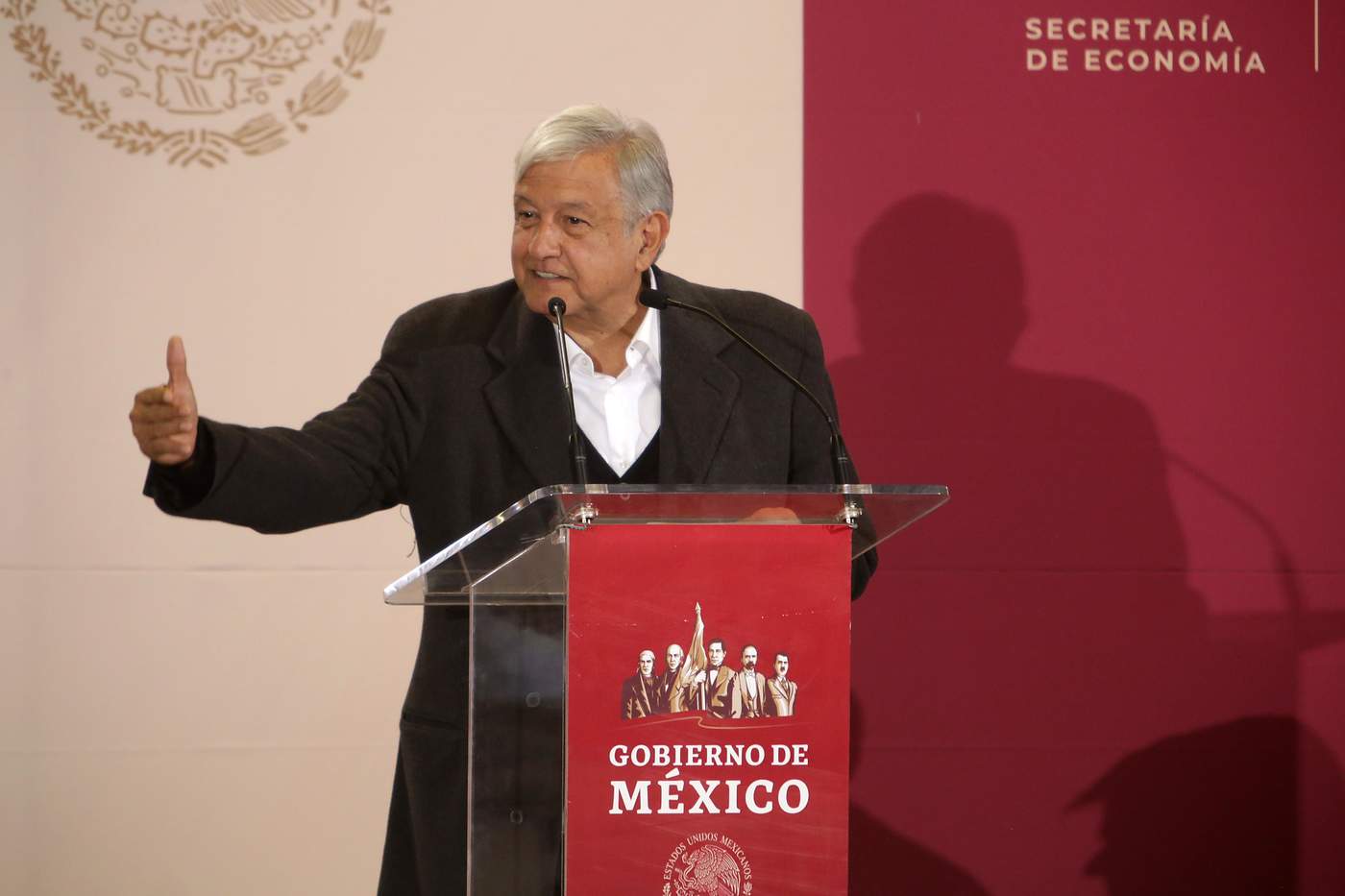 López Obrador se refirió al robo de combustible que llegó a representar 60 mil millones de pesos al año y aseguró que eso se permitía desde hace 19 años.

