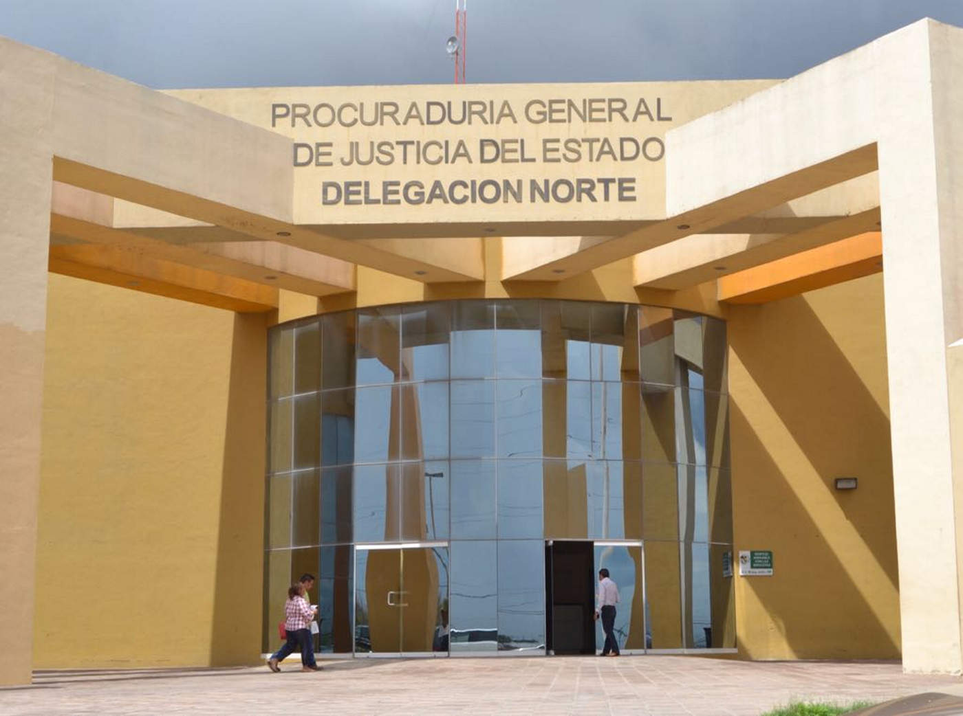 Ambas personas y la droga asegurada fueron puestos a disposición del Ministerio Público de la Fiscalía General de Justicia en el Estado, por el delito de Posesión de narcóticos.